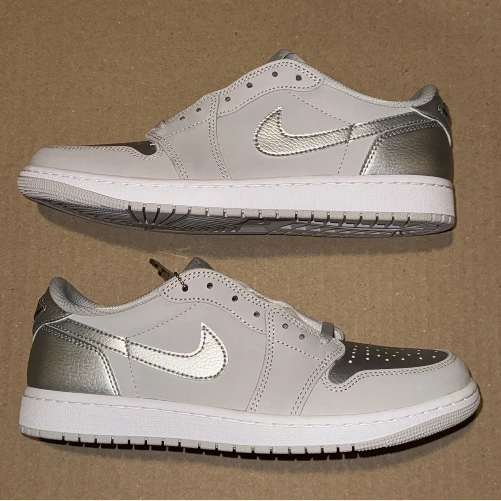 Nike Air Jordan 1 Retro Low OG Shoes Gray Metallic Silver CZ0790-002 Men's NEW - Picture 2 of 6
